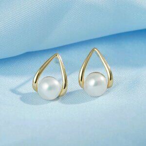 NWT 18K Gold Plated White Pearl Dainty Stud Earrings For Women